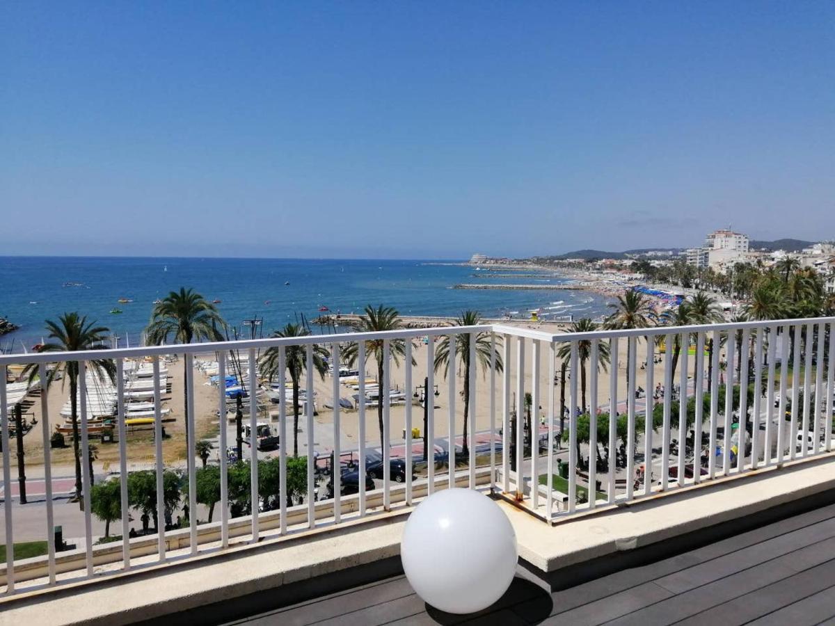Appartement Atico Con Fantasticas Vistas Al Mar Y La Iglesia à Sitges Extérieur photo