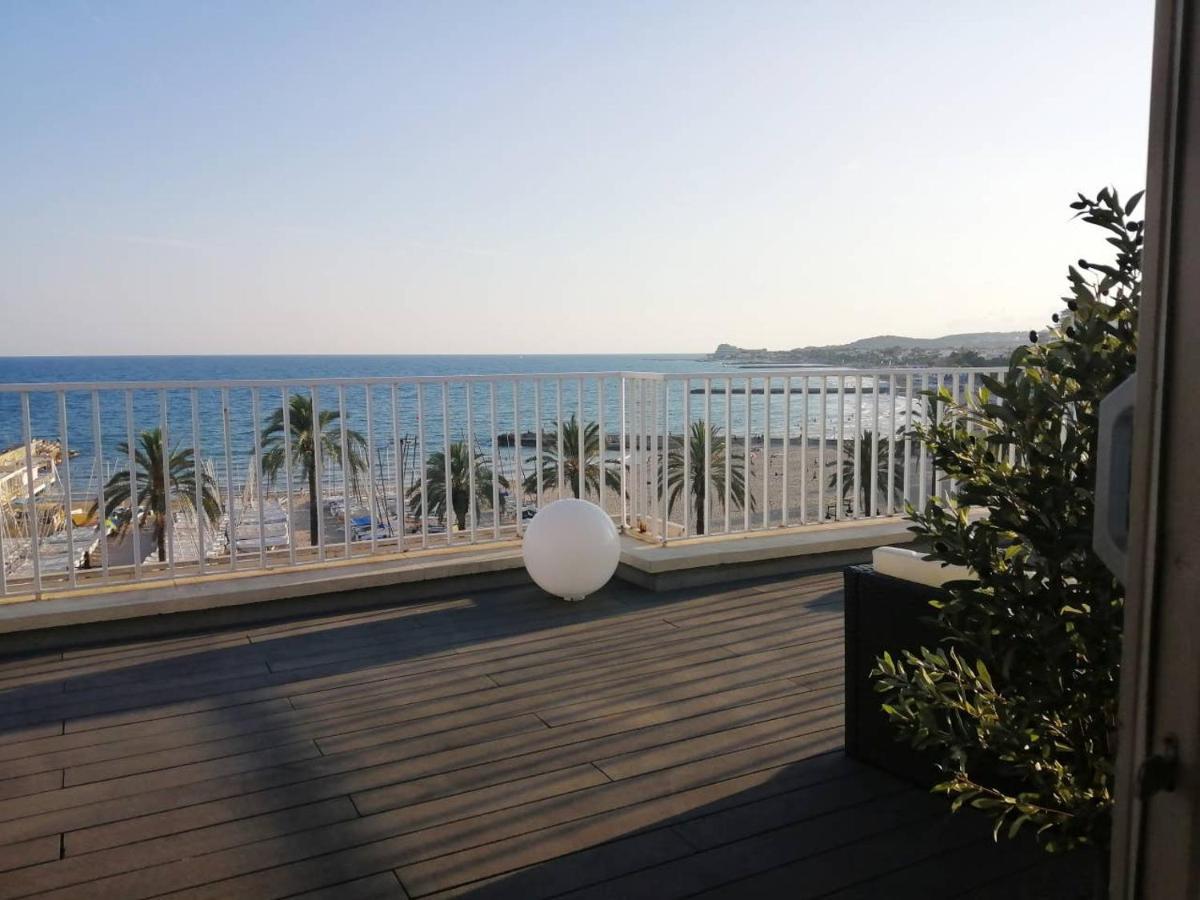 Appartement Atico Con Fantasticas Vistas Al Mar Y La Iglesia à Sitges Extérieur photo