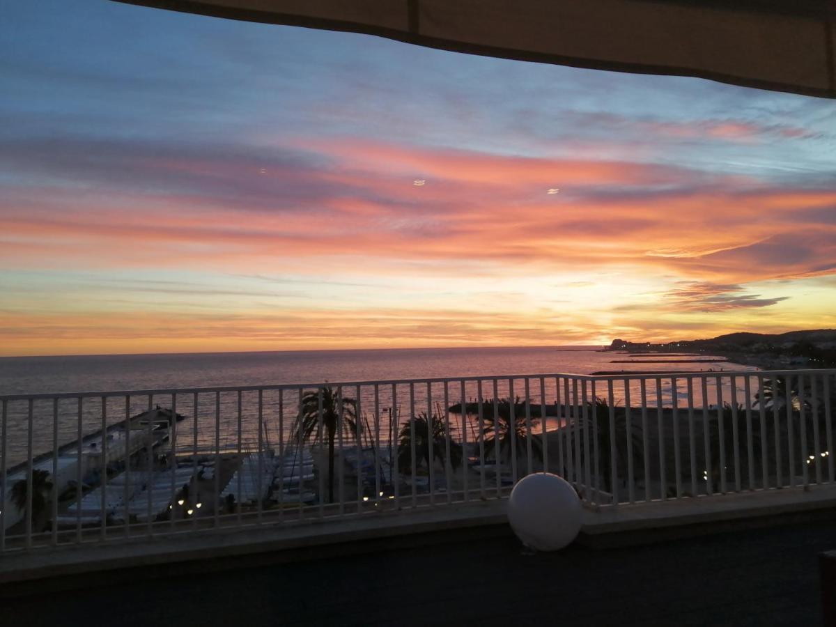 Appartement Atico Con Fantasticas Vistas Al Mar Y La Iglesia à Sitges Extérieur photo
