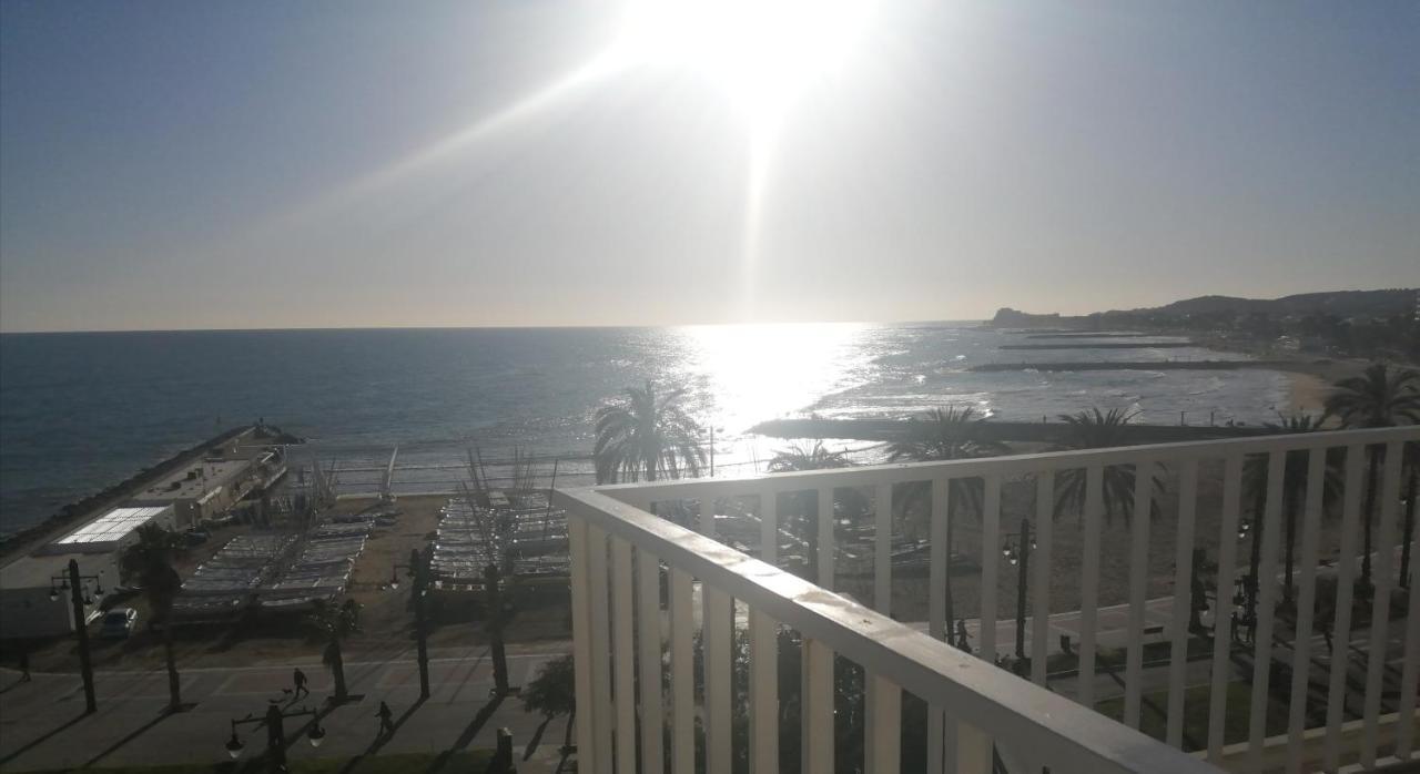 Appartement Atico Con Fantasticas Vistas Al Mar Y La Iglesia à Sitges Extérieur photo