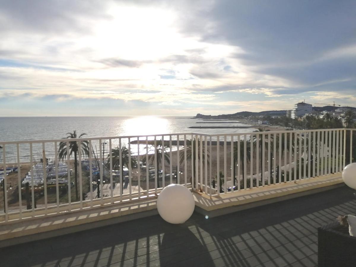 Appartement Atico Con Fantasticas Vistas Al Mar Y La Iglesia à Sitges Extérieur photo