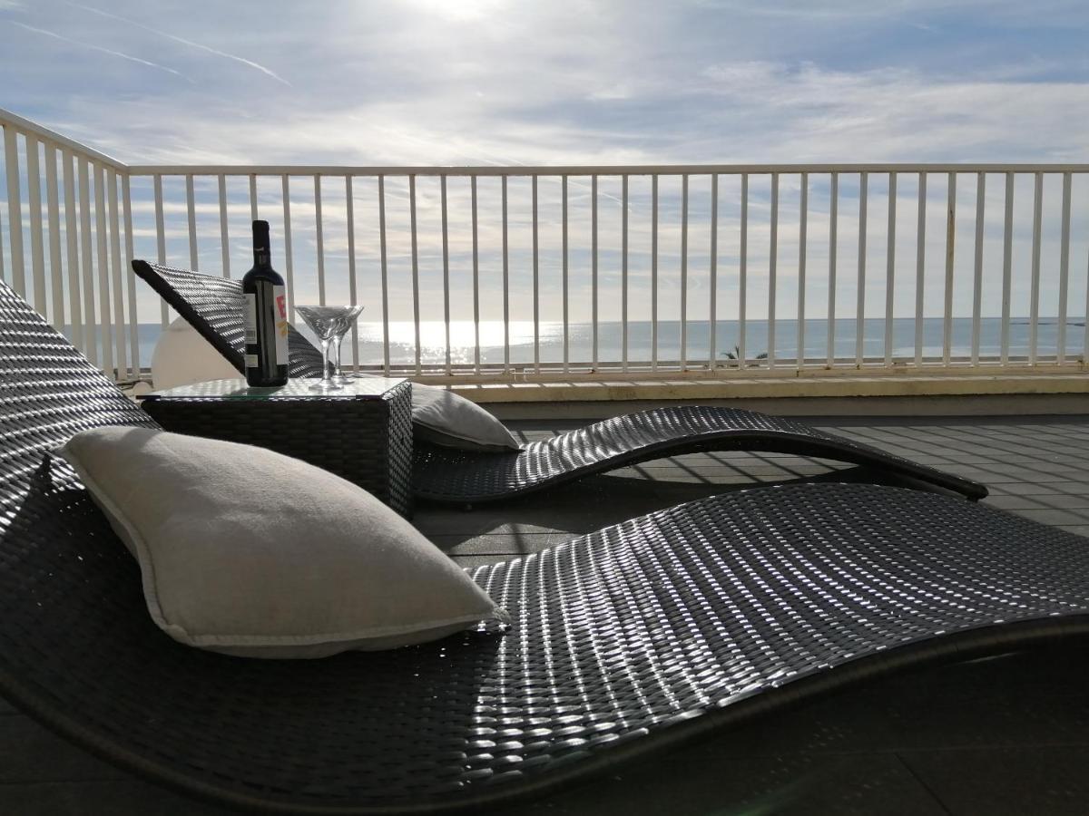 Appartement Atico Con Fantasticas Vistas Al Mar Y La Iglesia à Sitges Extérieur photo