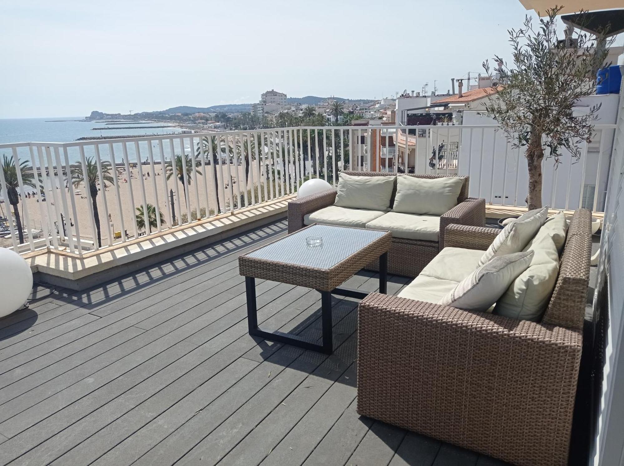 Appartement Atico Con Fantasticas Vistas Al Mar Y La Iglesia à Sitges Extérieur photo